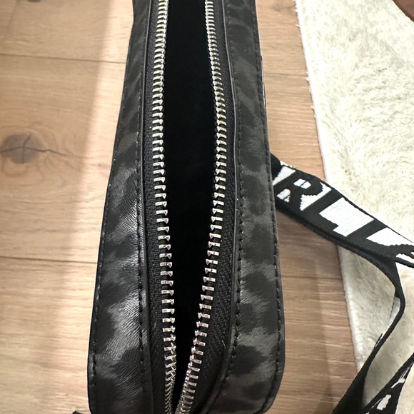 Karl Lagerfeld Leopard Print Camera Bag - Picture 6 of 7